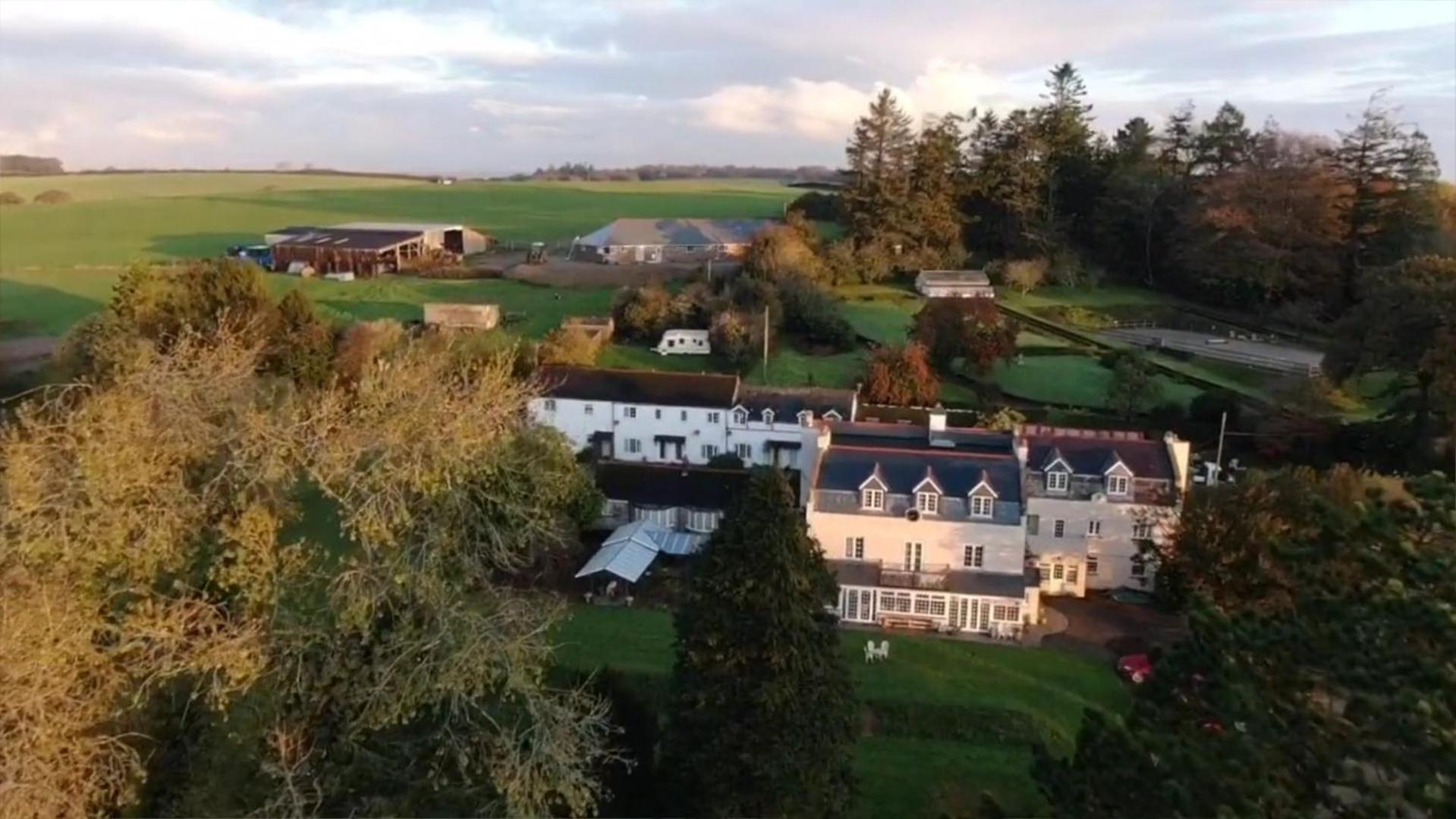 No 4 Trelawney Apartment - Onsite Bar - Restaurant - Horse Riding Menheniot Dış mekan fotoğraf